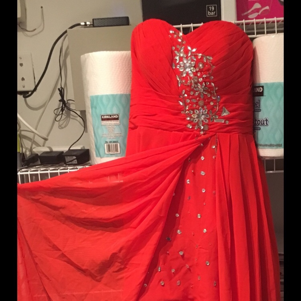 Robe - Picture 2 of 4